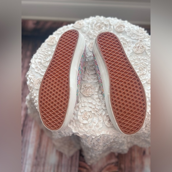 VANS x BEATLES ALL U NEED IS LOVE SNEAKERS - Picture 12 of 12